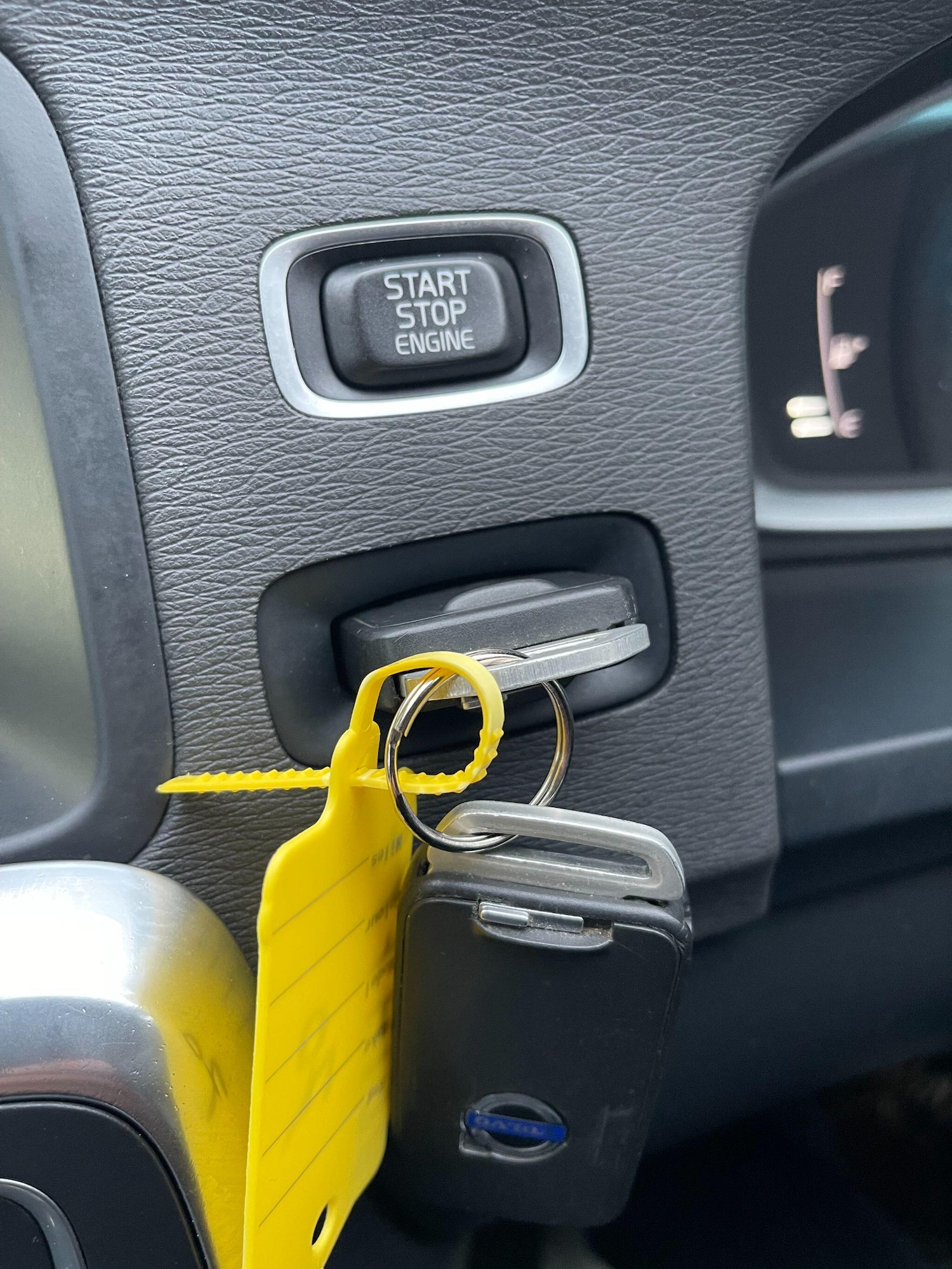 Used Volvo V60 2014 for sale - 77646665: Photo 13