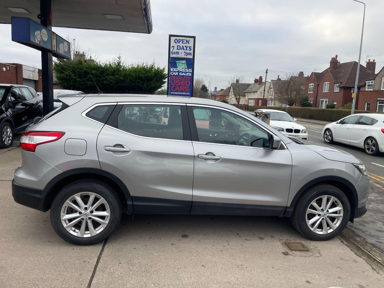 Used Nissan Qashqai 2017 for sale - 77490078: Photo 2