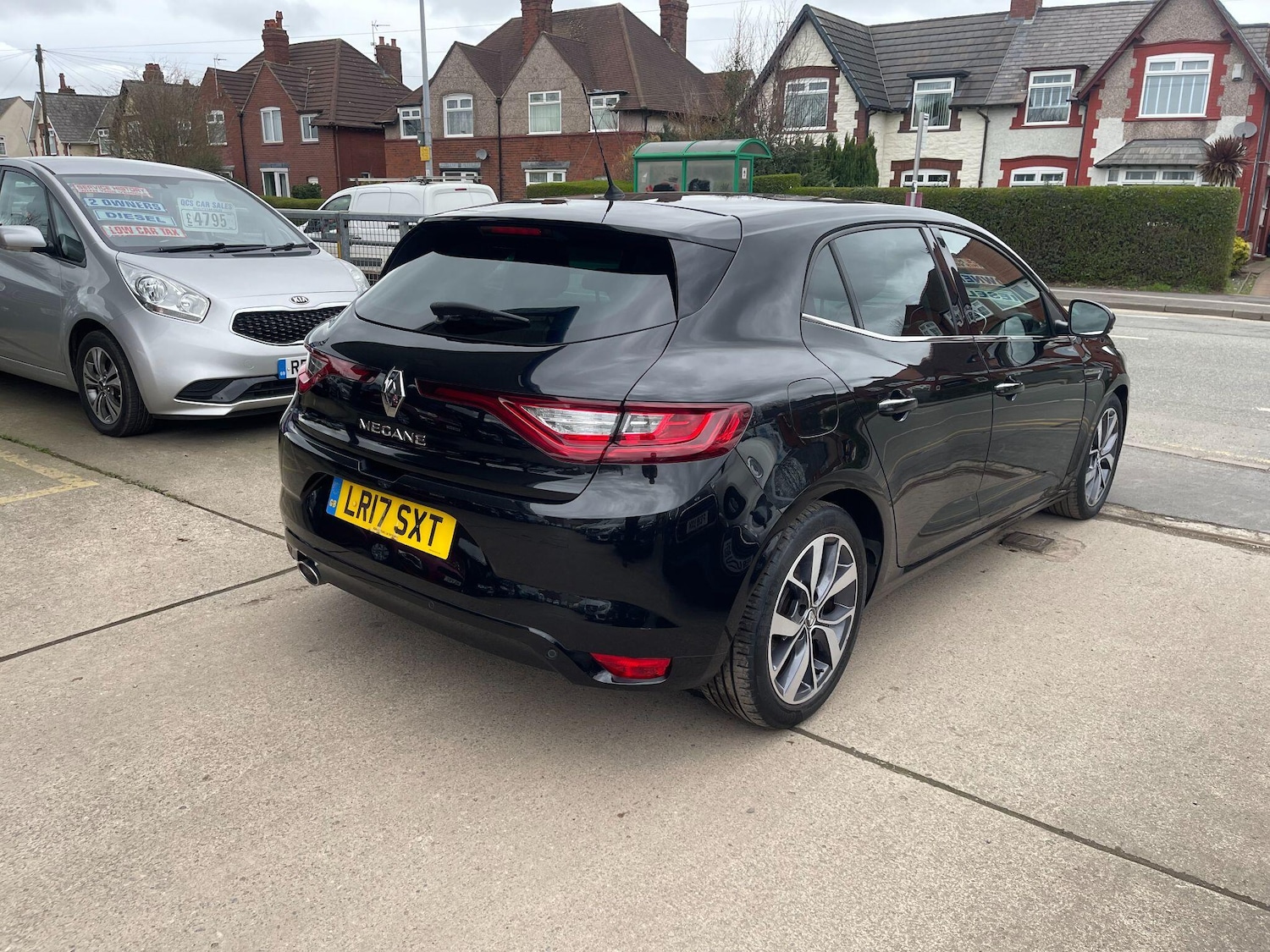 Used Renault Megane 2017 for sale - 77908927: Photo 2