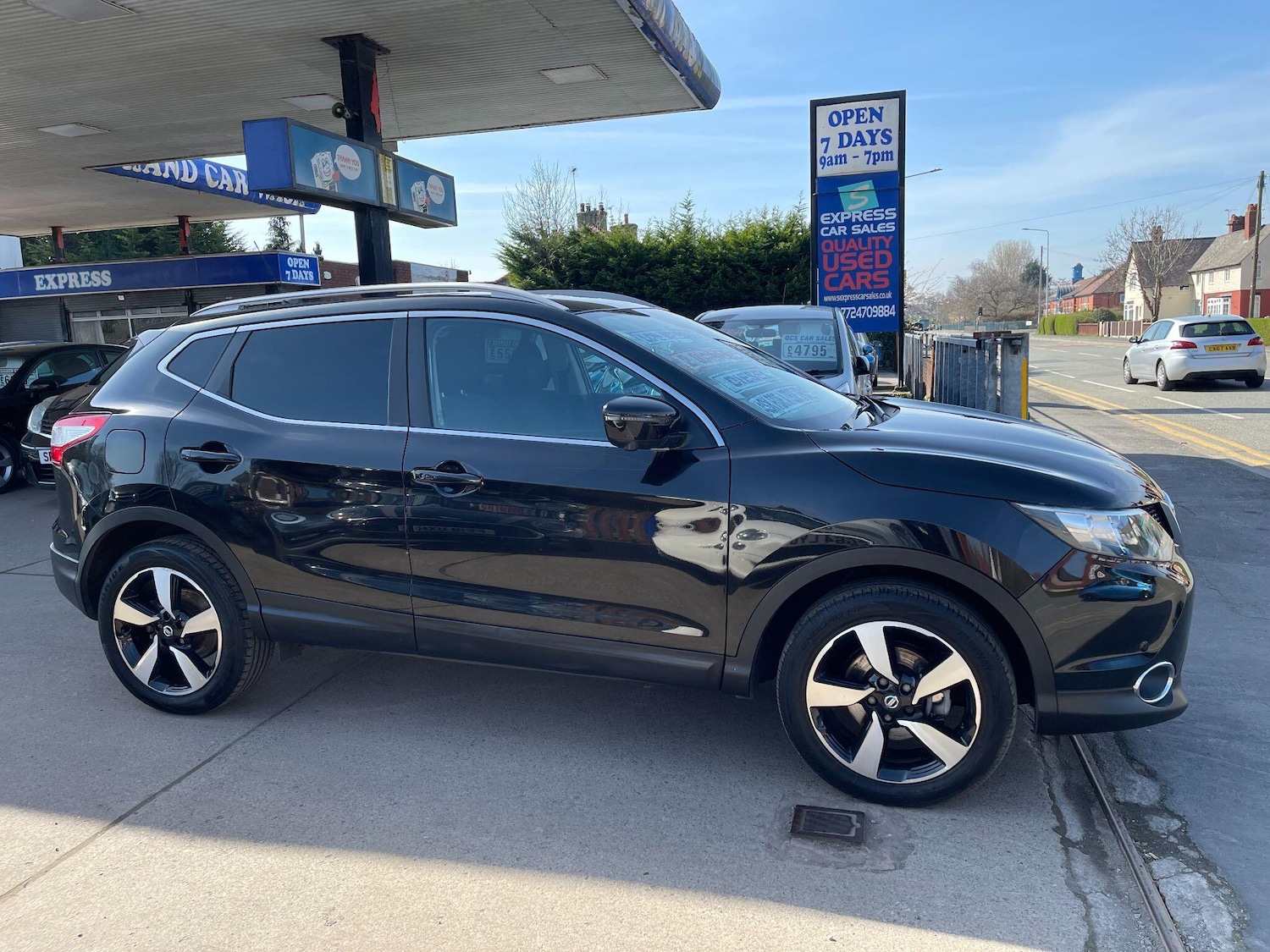 Used Nissan Qashqai 2017 for sale - 77939944: Photo 3