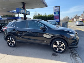 Used Nissan Qashqai 2017 for sale - 77939944: Photo