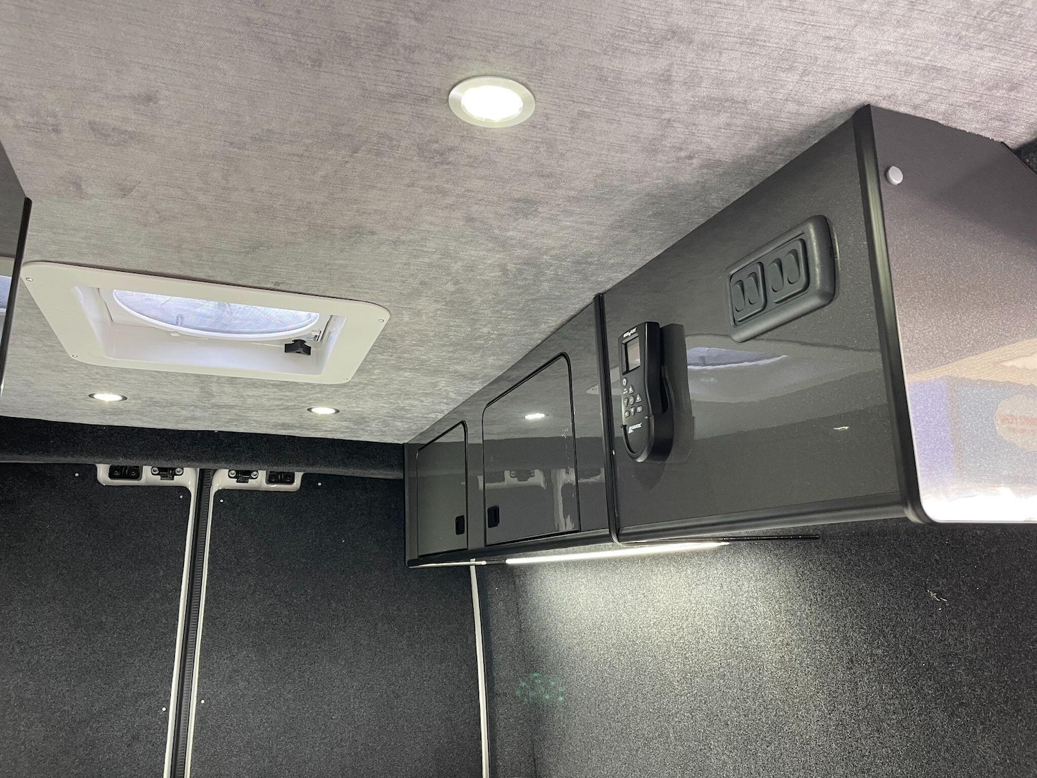 Used Volkswagen Campervan for sale - 78047472: Photo 25