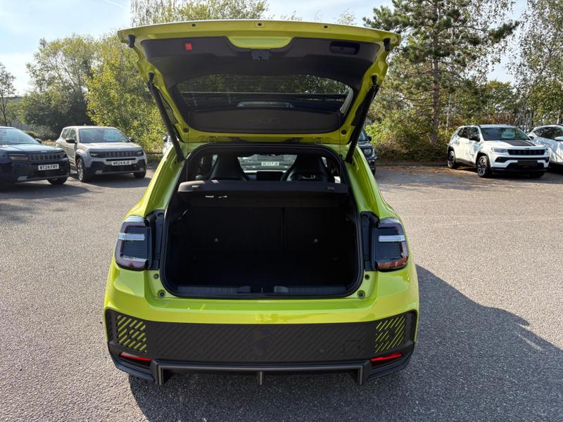 Used Abarth 600e 2025 for sale - 76887986: Photo 24