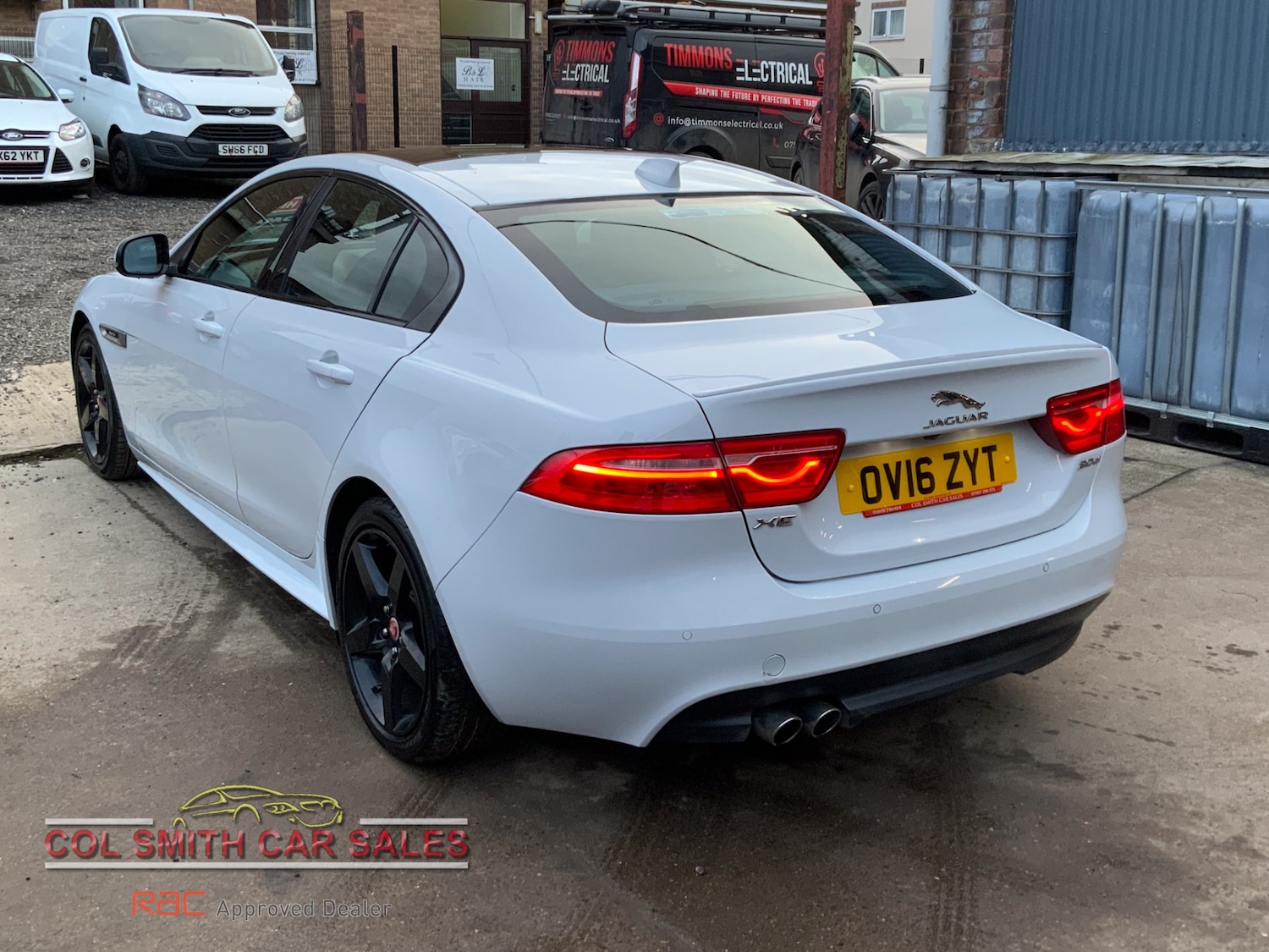 Used Jaguar XE 2016 for sale - 77669187: Photo 3