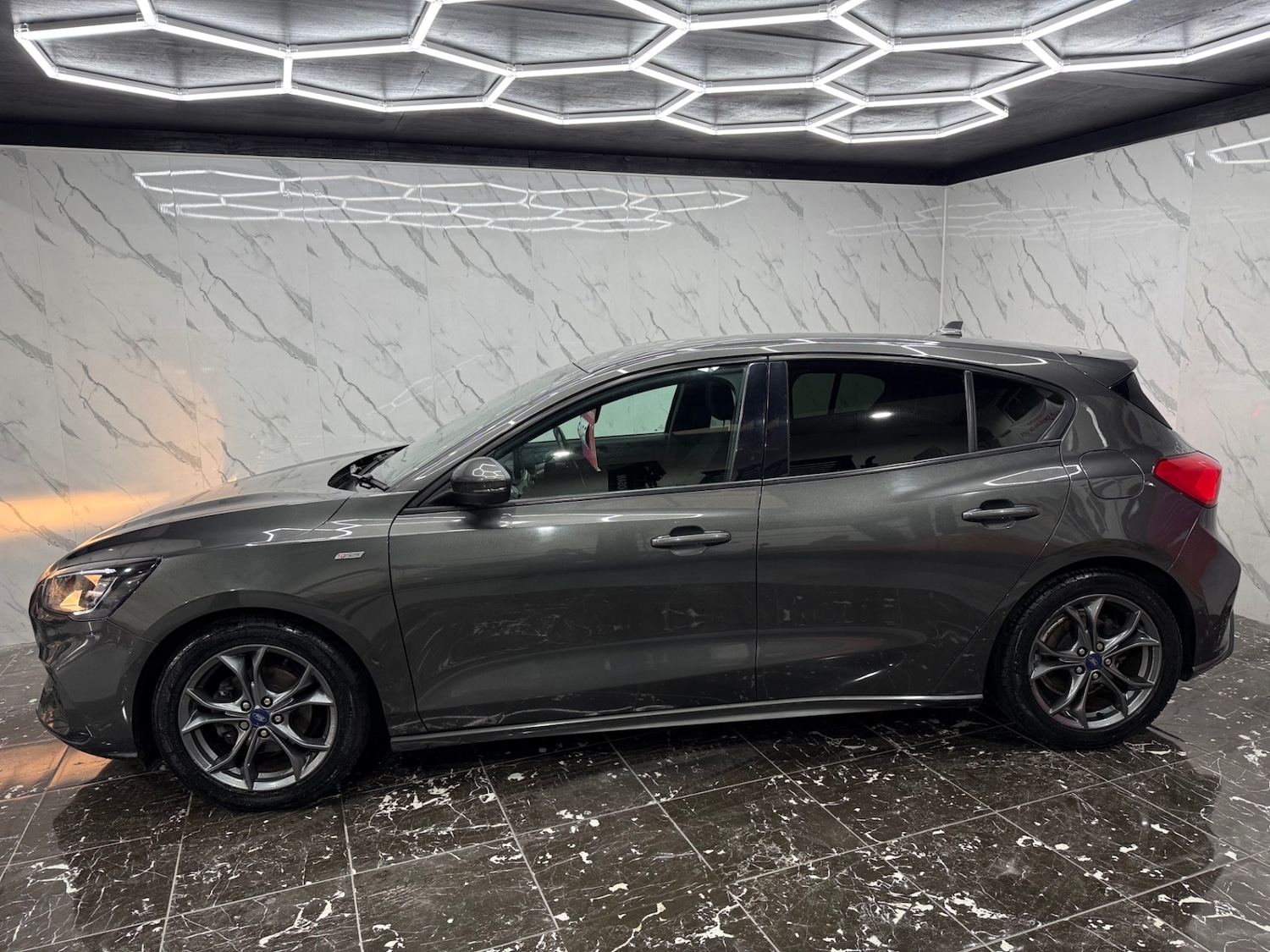 Used Ford Focus 2018 for sale - 76835935: Photo 3