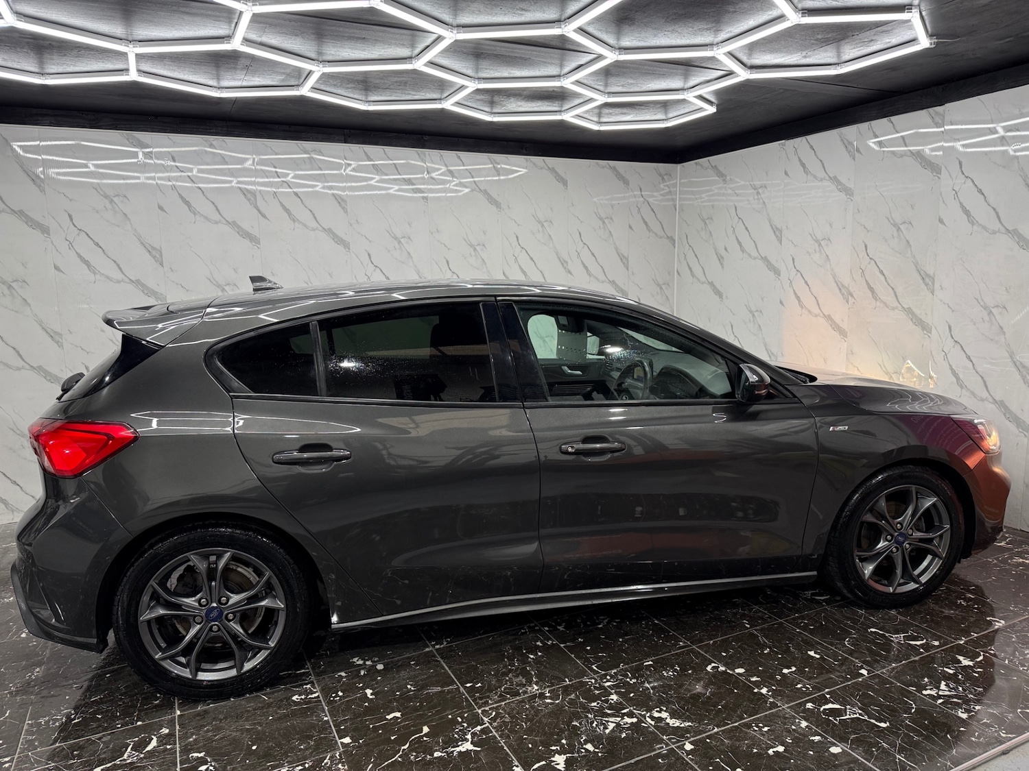 Used Ford Focus 2018 for sale - 76835935: Photo 4