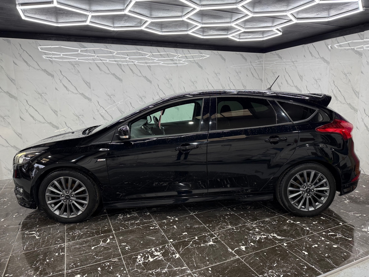 Used Ford Focus 2018 for sale - 77261473: Photo 3