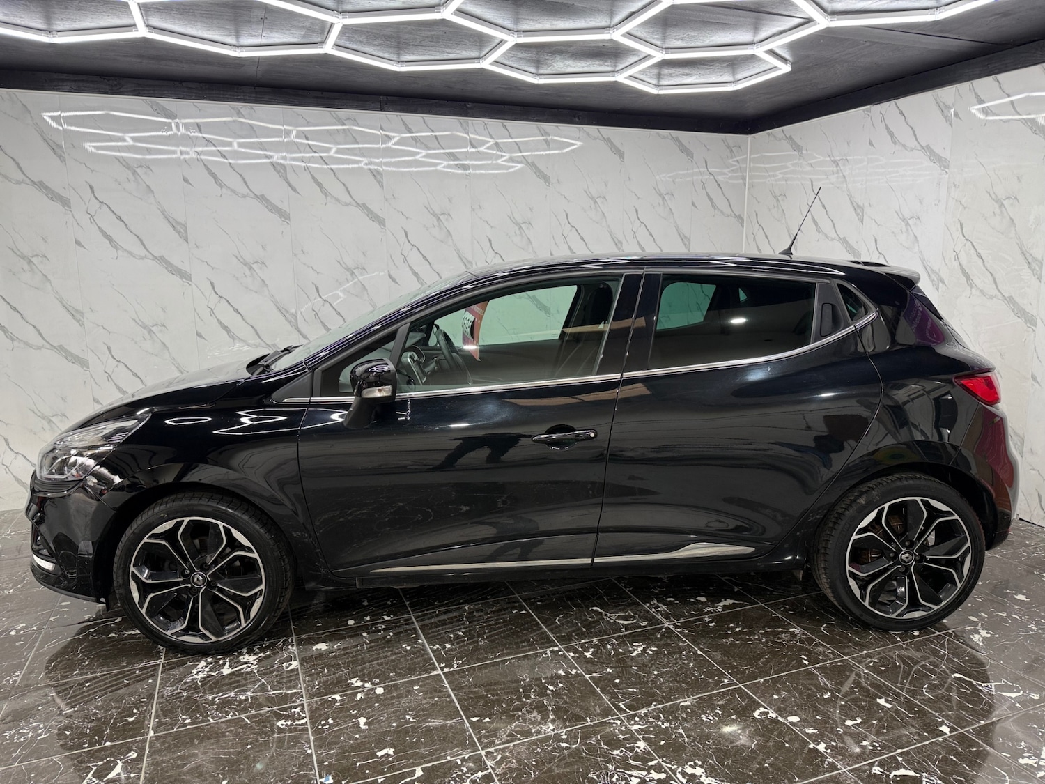 Used Renault Clio 2019 for sale - 77261542: Photo 3