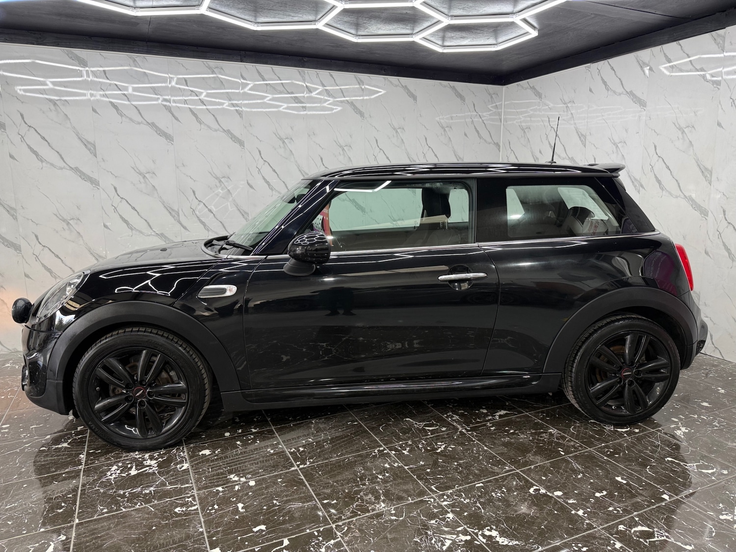 Used MINI Hatch 2018 for sale - 76397172: Photo 3