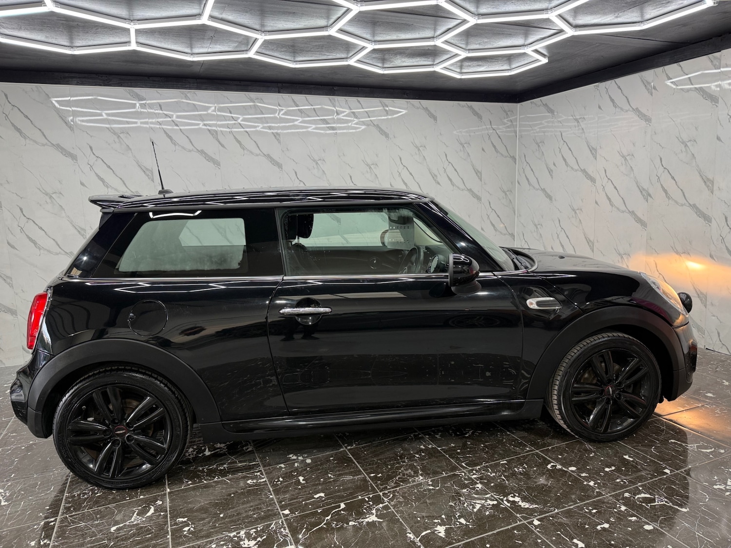 Used MINI Hatch 2018 for sale - 76397172: Photo 4