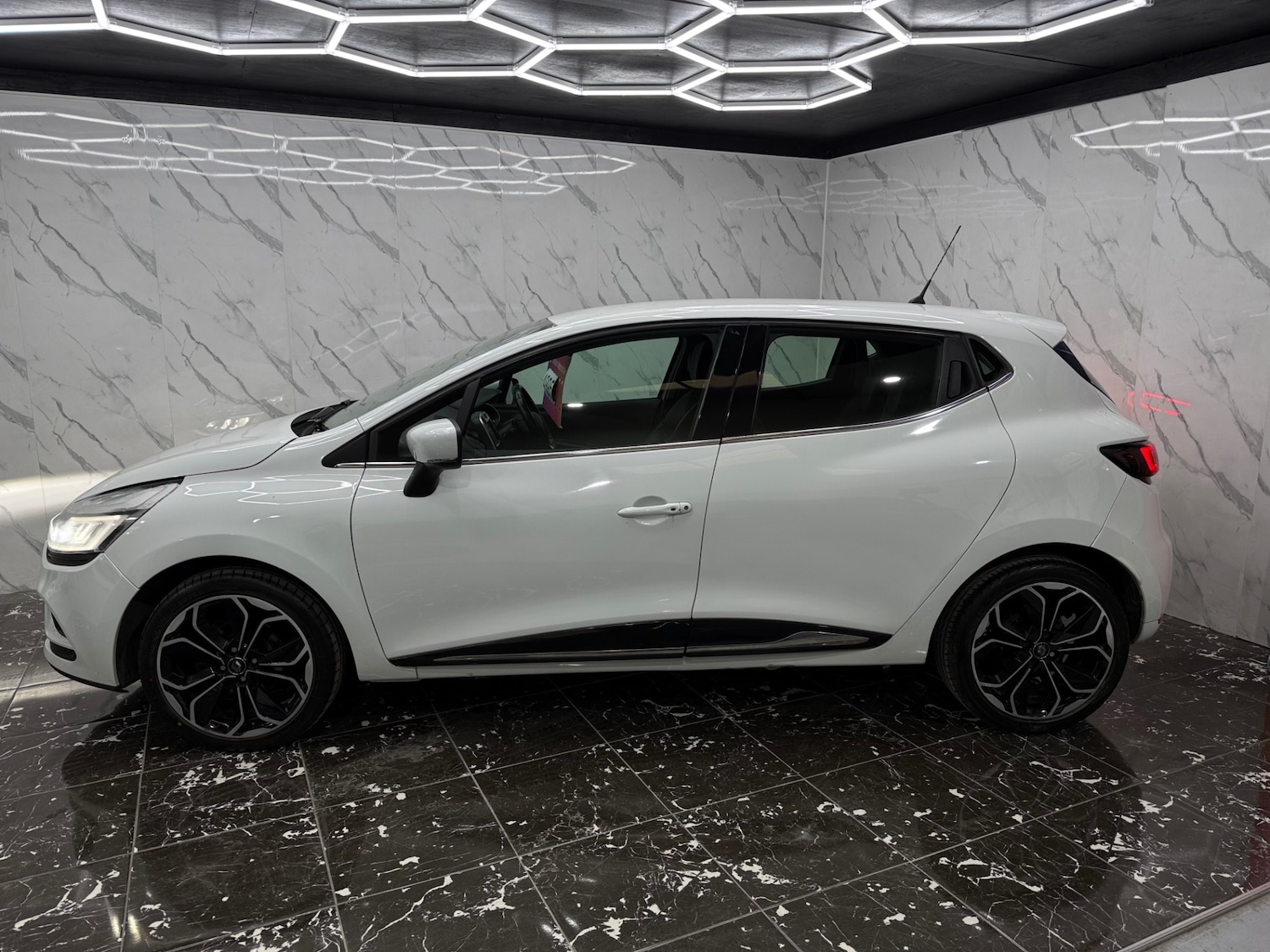 Used Renault Clio 2018 for sale - 77721436: Photo 5