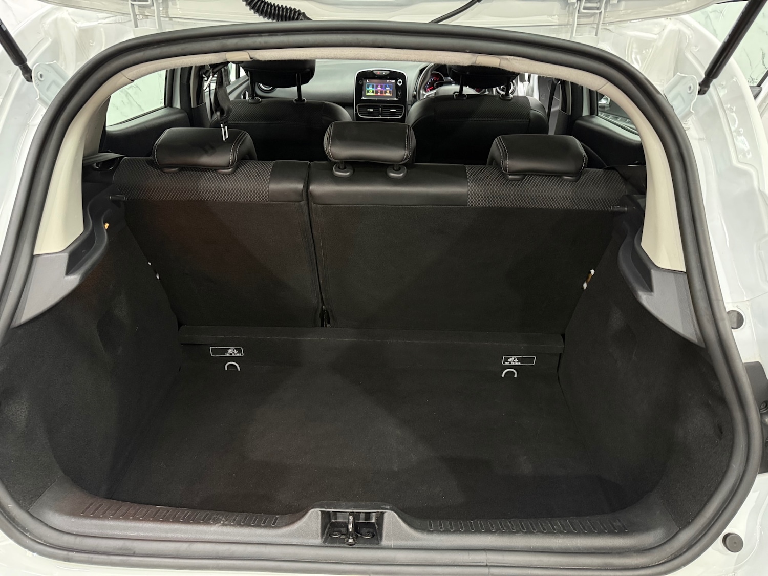 Used Renault Clio 2018 for sale - 77721436: Photo 9