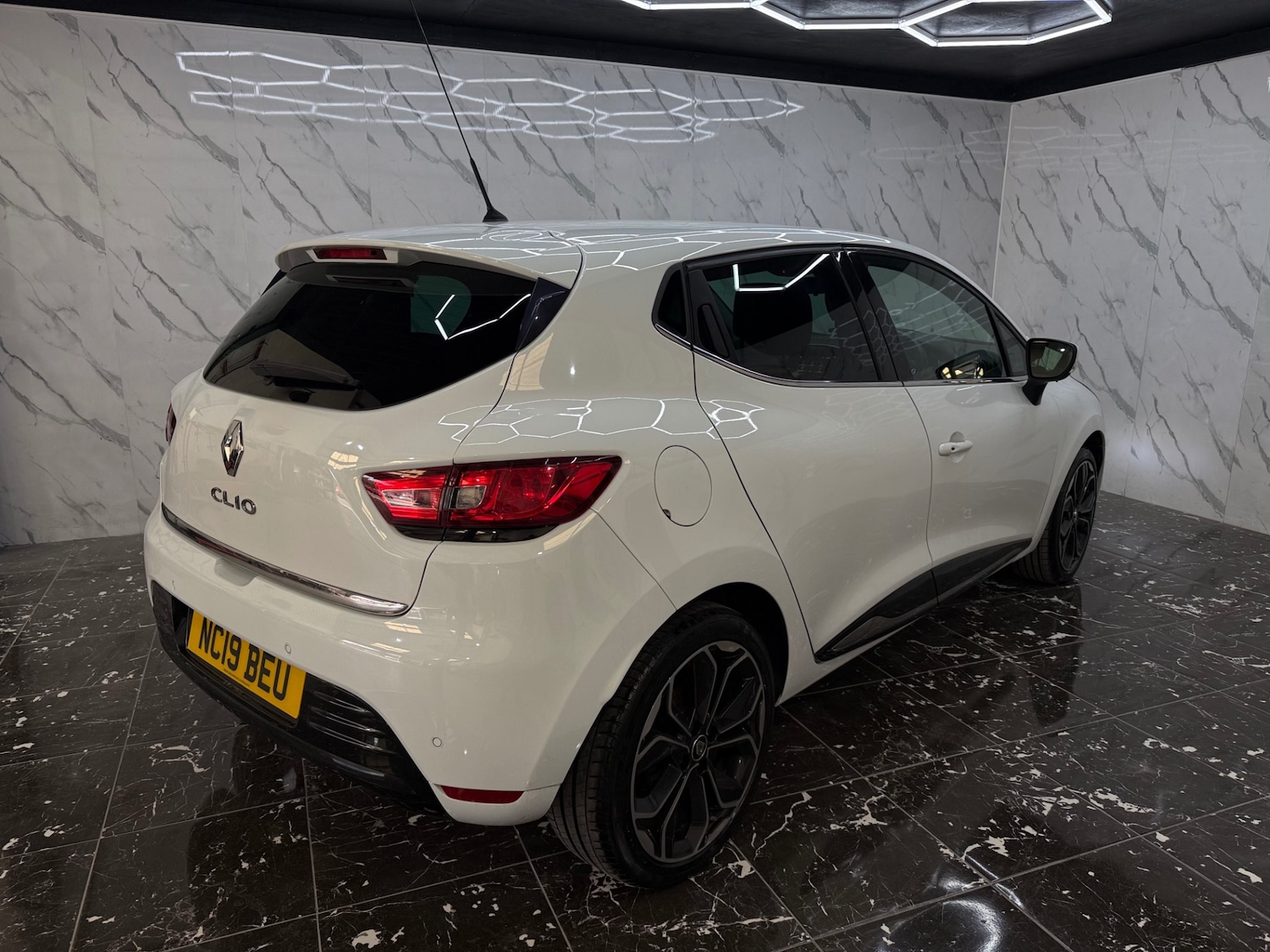 Used Renault Clio 2019 for sale - 78104029: Photo 2