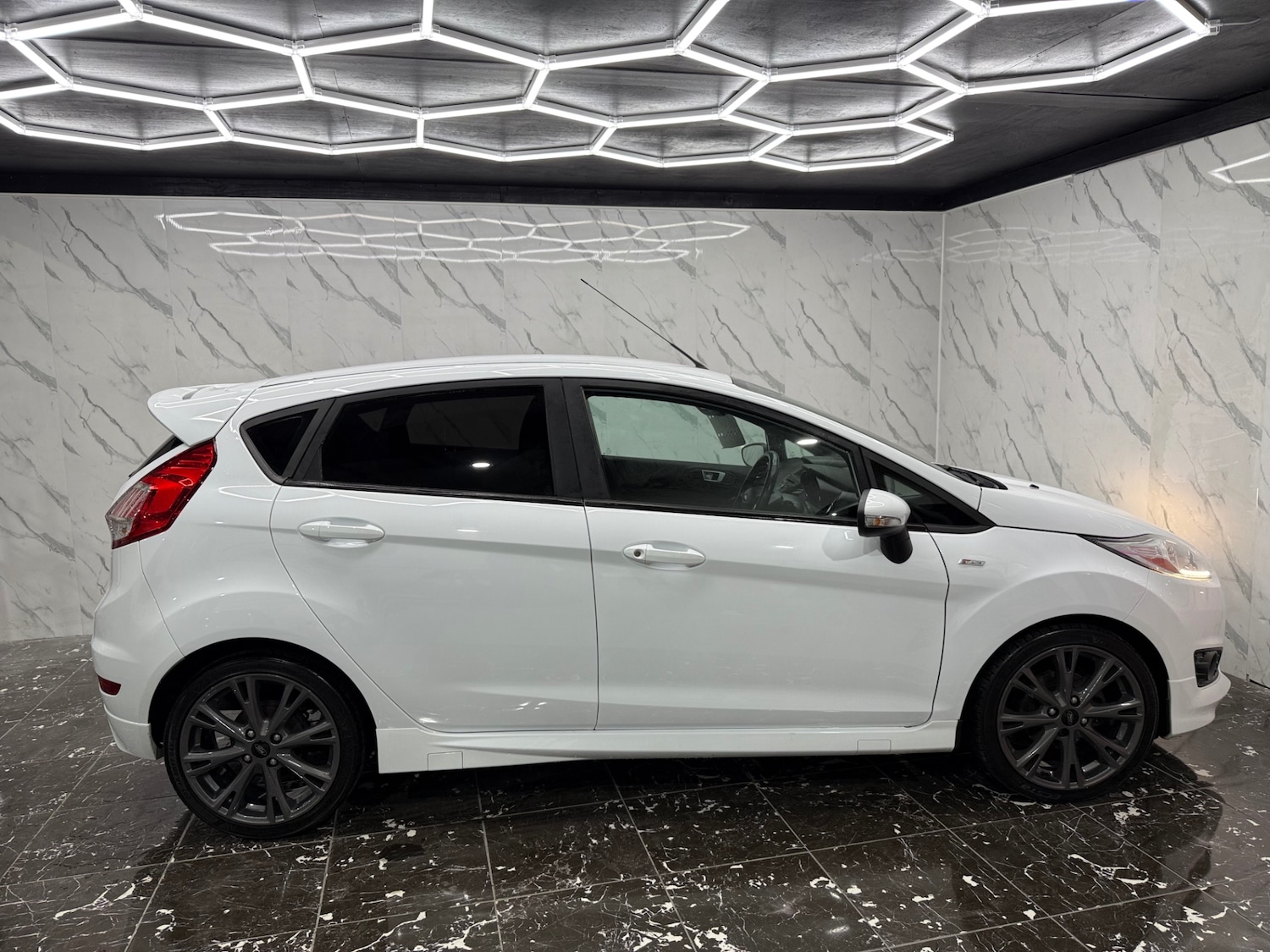 Used Ford Fiesta 2017 for sale - 76885145: Photo 4