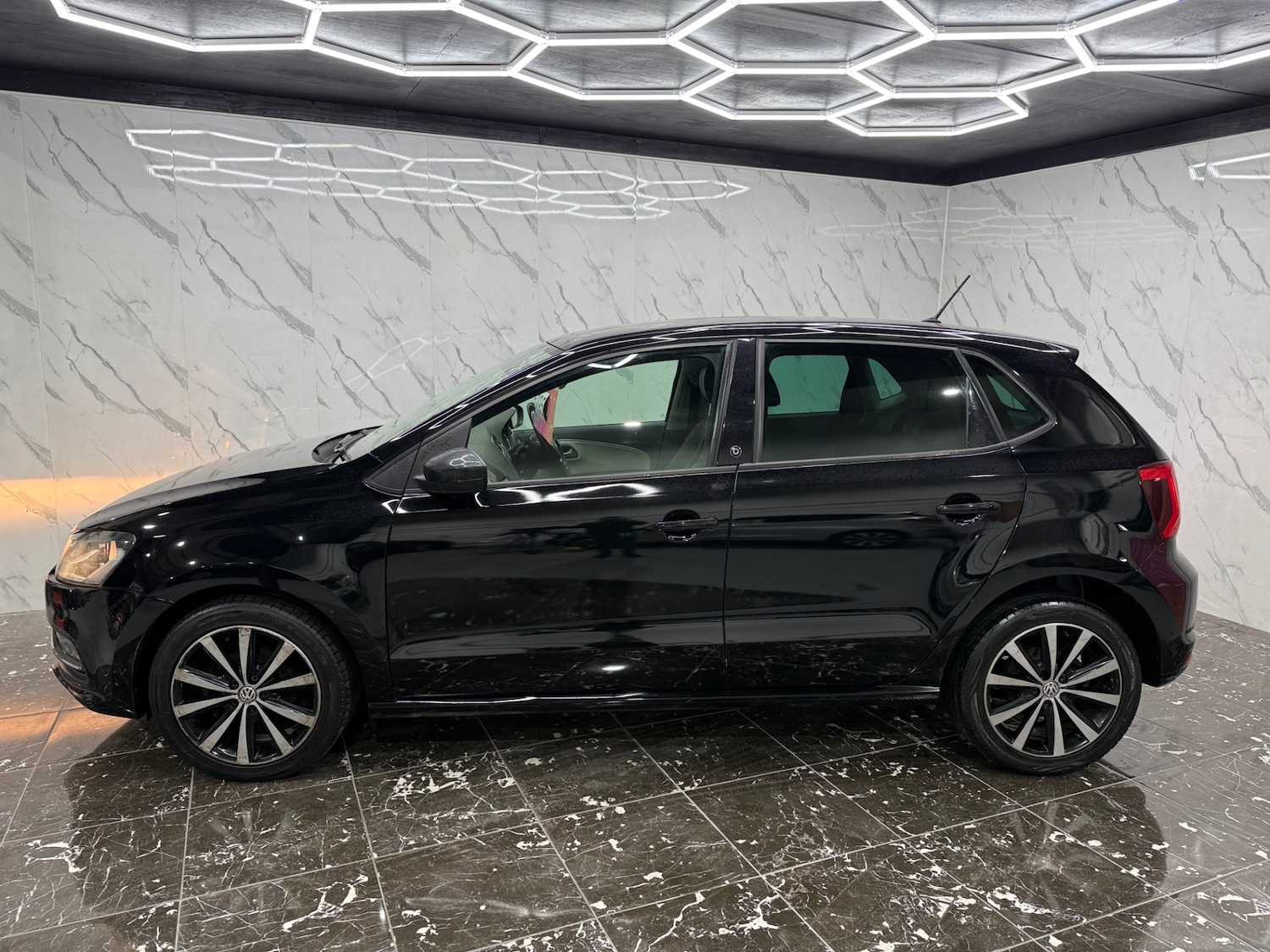 Used Volkswagen Polo 2017 for sale - 77303318: Photo 5