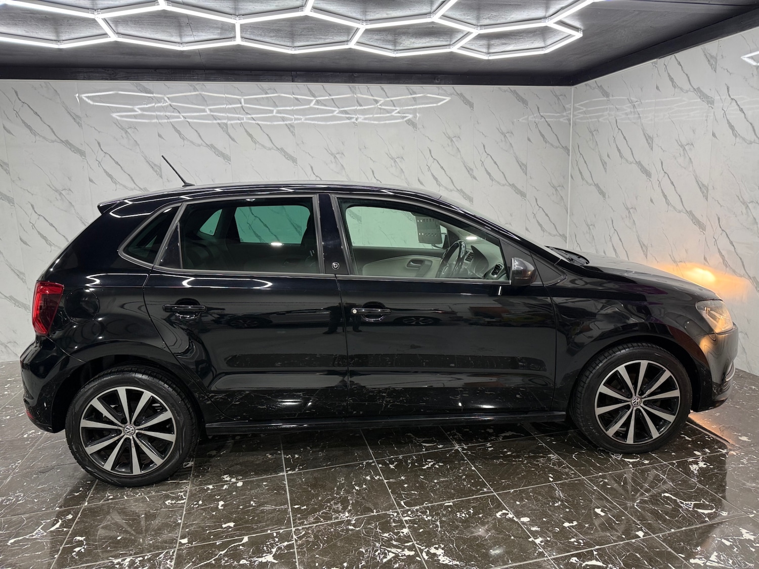 Used Volkswagen Polo 2017 for sale - 77303318: Photo 6