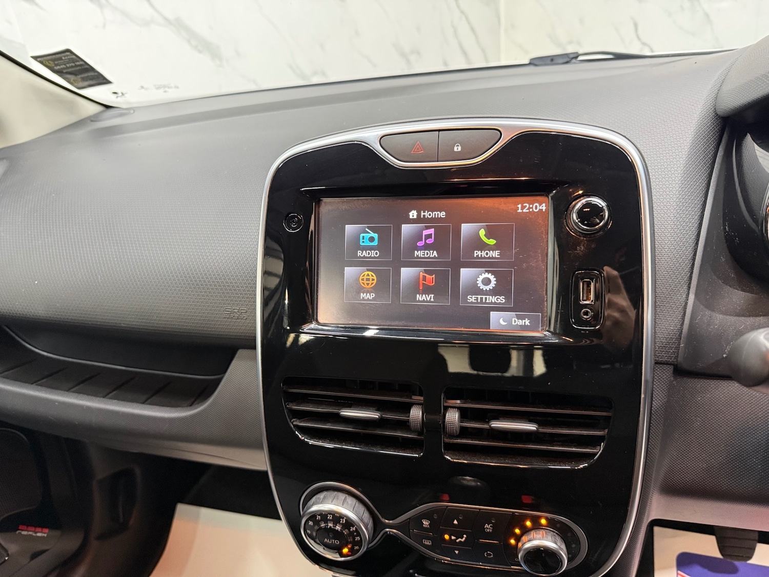 Used Renault Clio 2015 for sale - 76450405: Photo 13