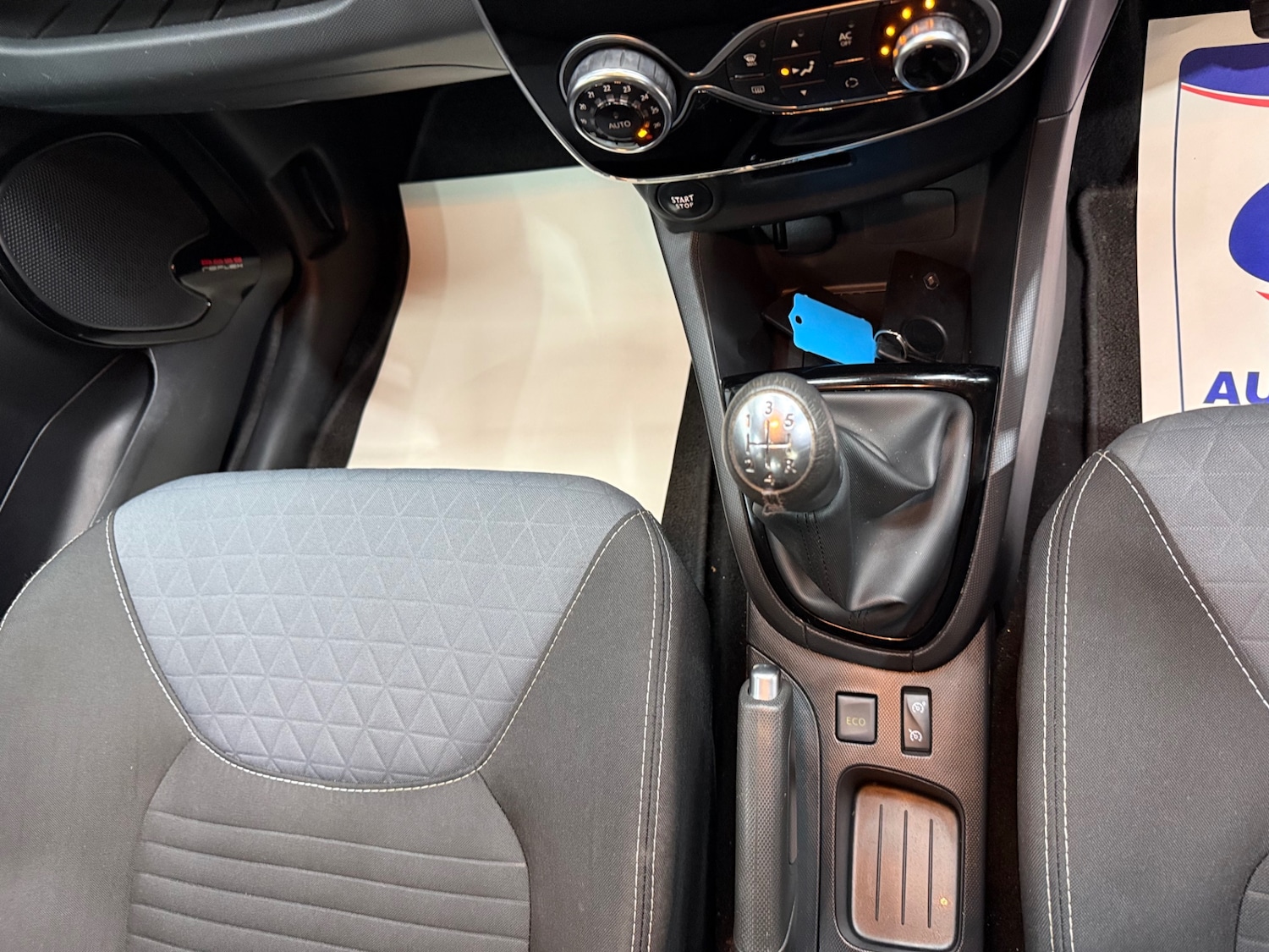 Used Renault Clio 2015 for sale - 76450405: Photo 14