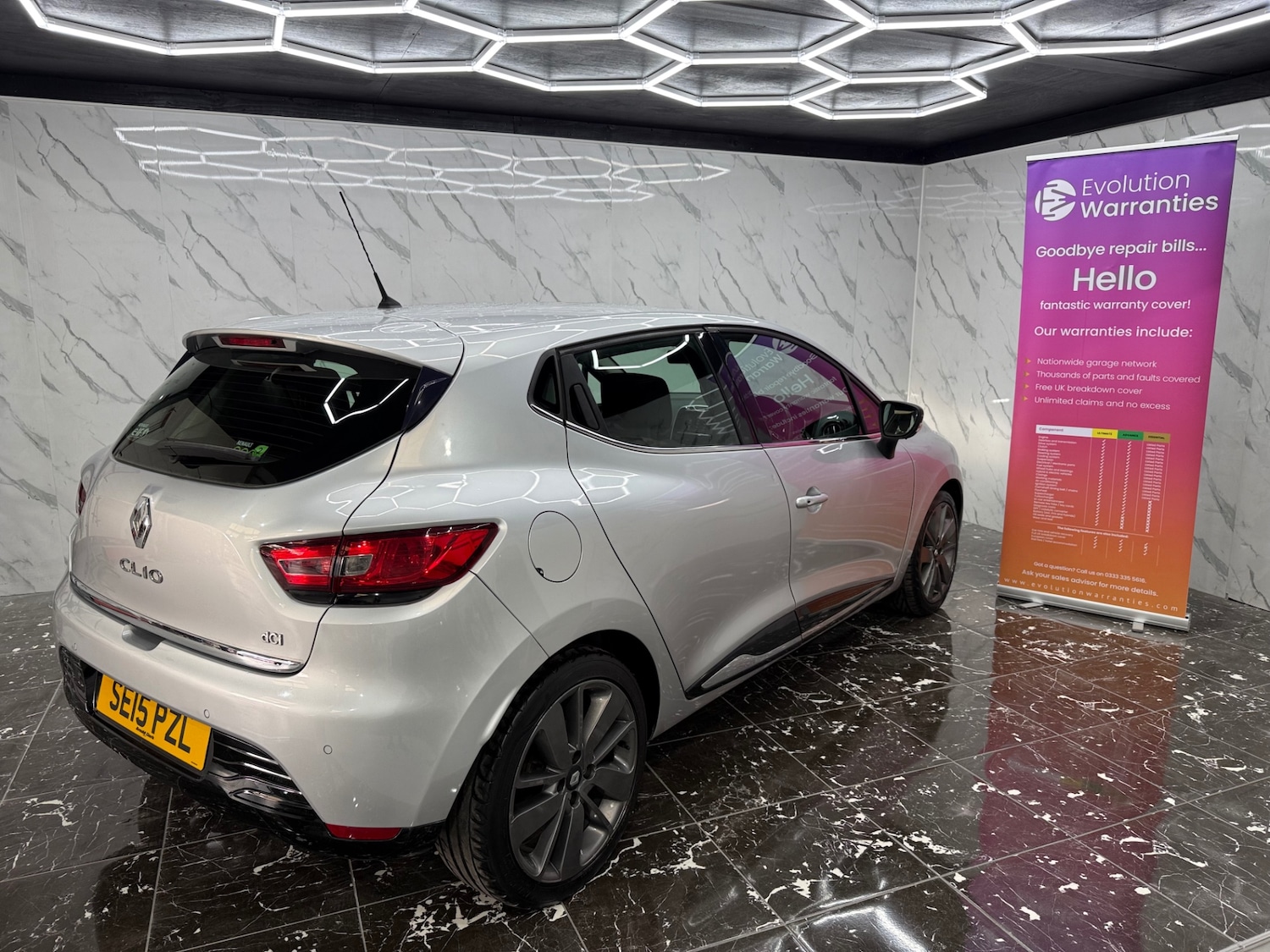 Used Renault Clio 2015 for sale - 76450405: Photo 2