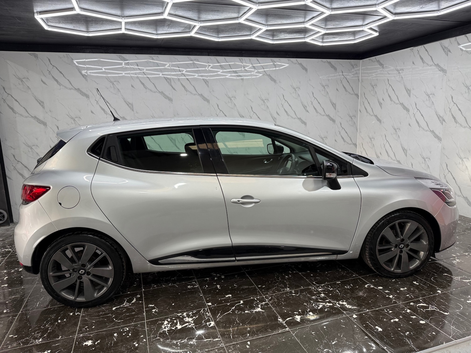 Used Renault Clio 2015 for sale - 76450405: Photo 3