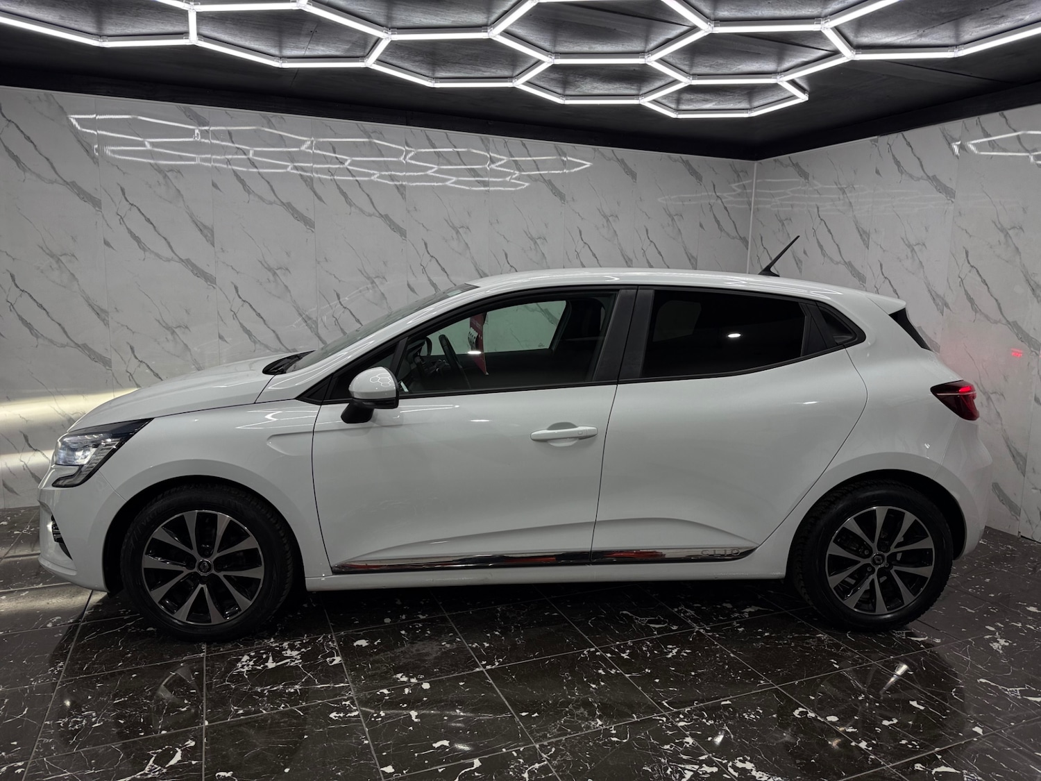 Used Renault Clio 2020 for sale - 77811180: Photo 5