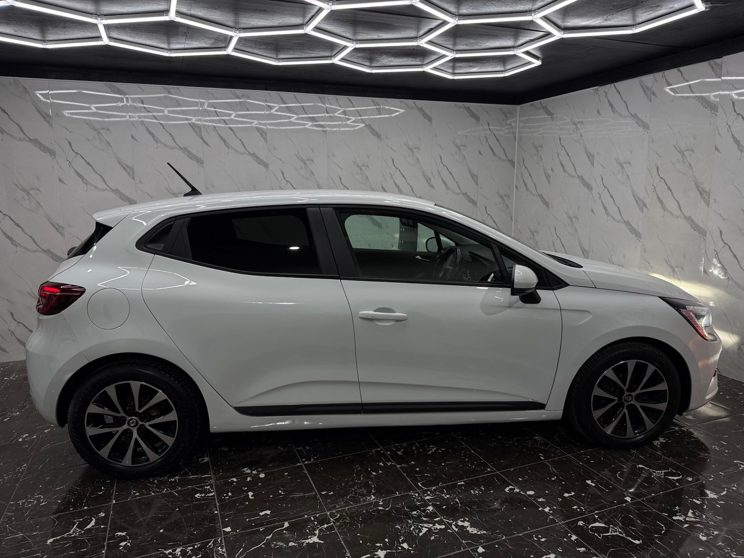 Used Renault Clio 2020 for sale - 77811180: Photo 6