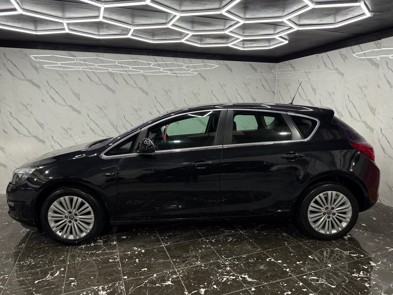 Used Vauxhall Astra 2015 for sale - 77407212: Photo 5