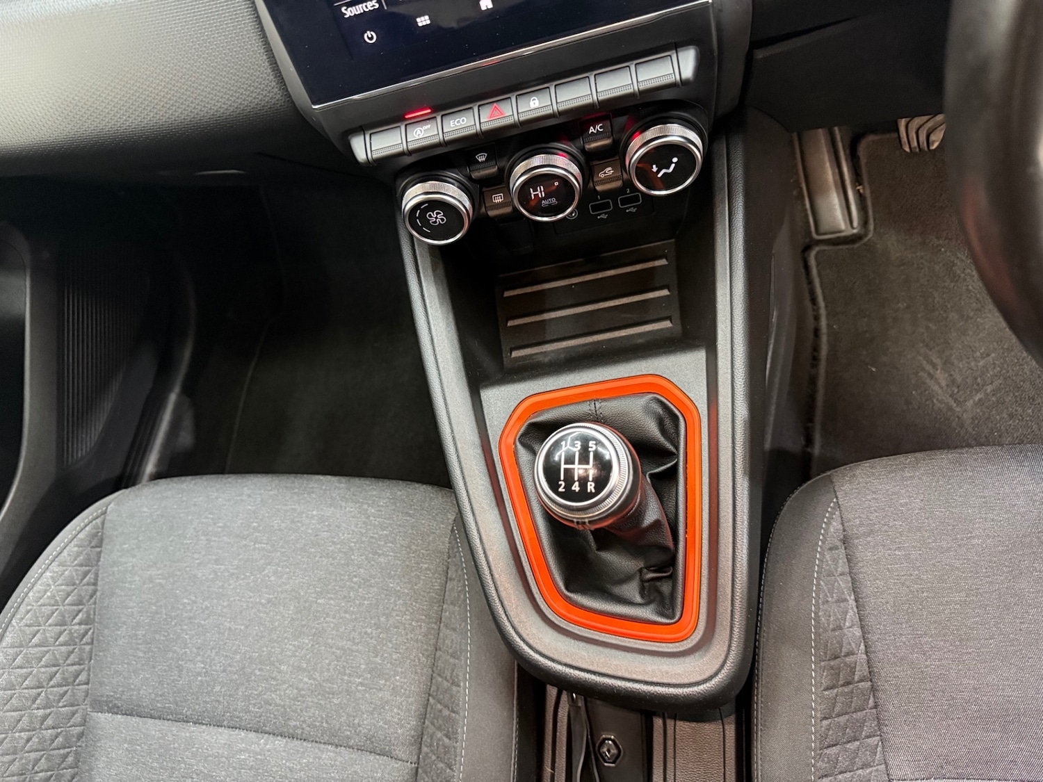 Used Renault Clio 2020 for sale - 77938518: Photo 14