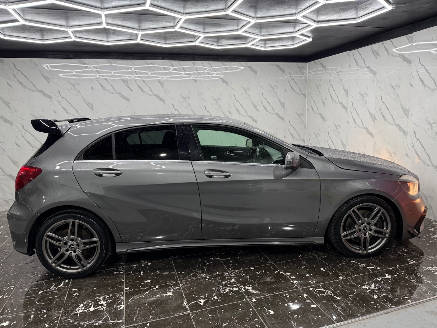 Used Mercedes-Benz A-Class 2017 for sale - 76516136: Photo 4