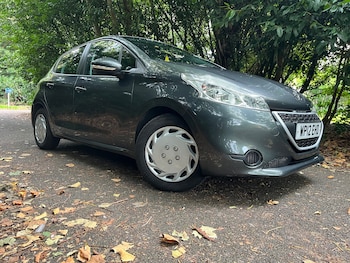 Peugeot - 208