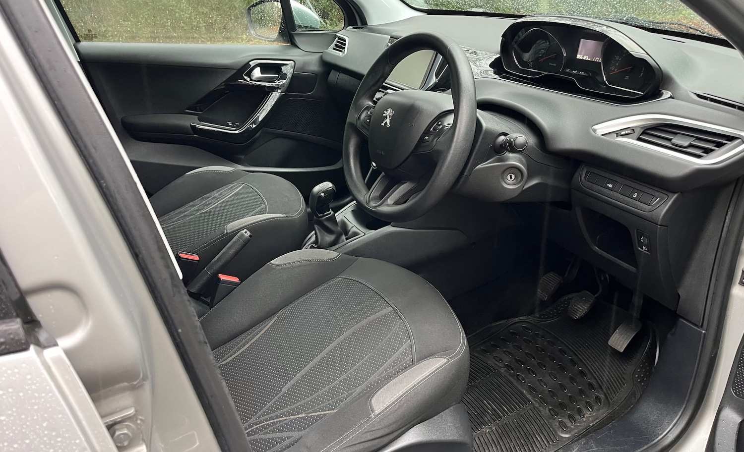 Used Peugeot 208 2013 for sale - 77147919: Photo 10