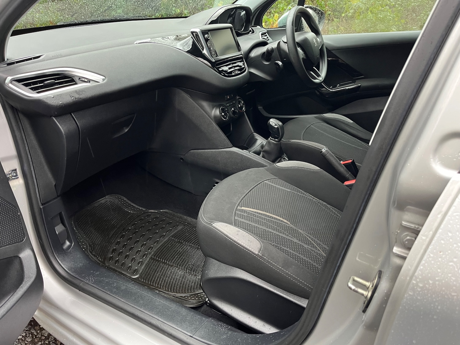 Used Peugeot 208 2013 for sale - 77147919: Photo 15