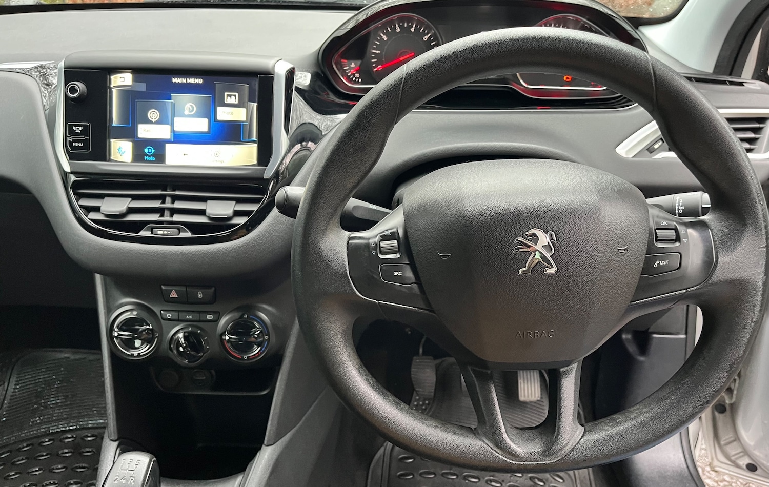 Used Peugeot 208 2013 for sale - 77147919: Photo 18