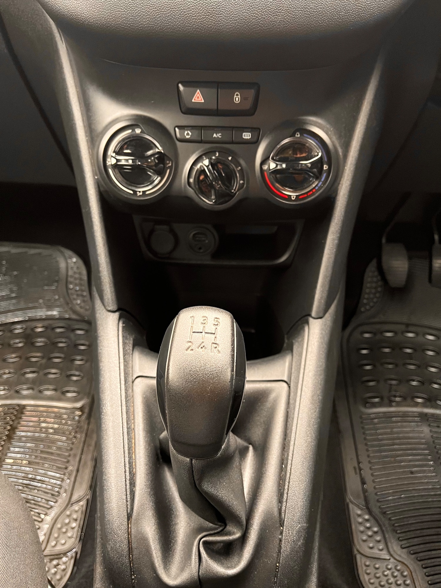 Used Peugeot 208 2013 for sale - 77147919: Photo 19