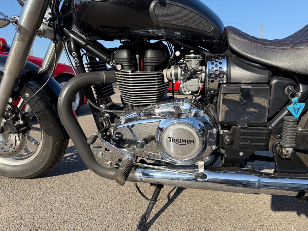 Triumph Bonneville 865 SE