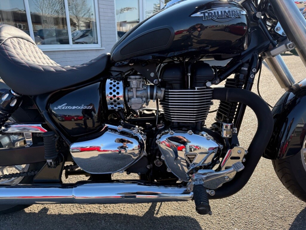 Triumph Bonneville 865 SE