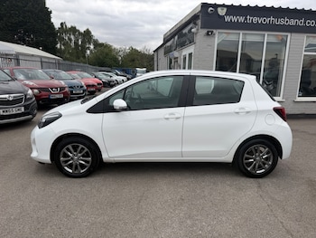 Used Toyota Yaris 2015 for sale - 79232969: Photo