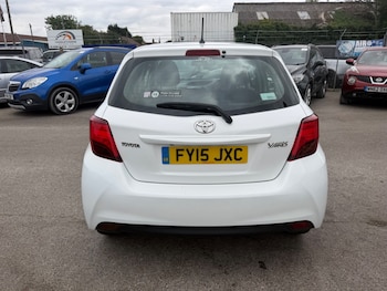 Used Toyota Yaris 2015 for sale - 79232969: Photo