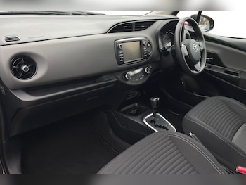 Used Toyota Yaris 2018 for sale - 77600001: Photo