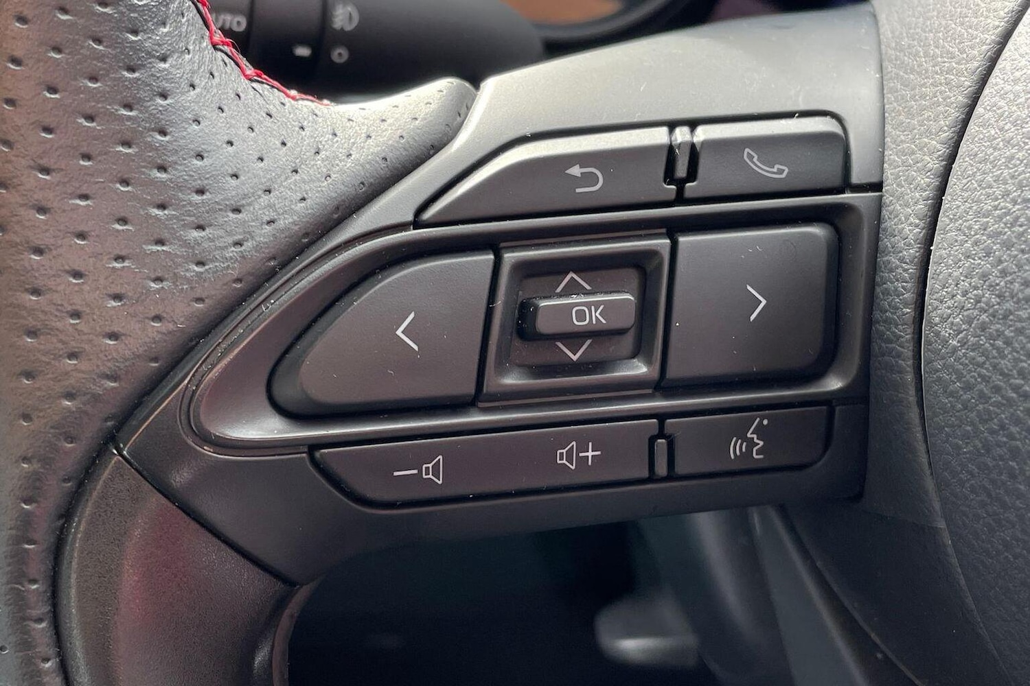 Used Toyota Yaris 2024 for sale - 76677228: Photo 17