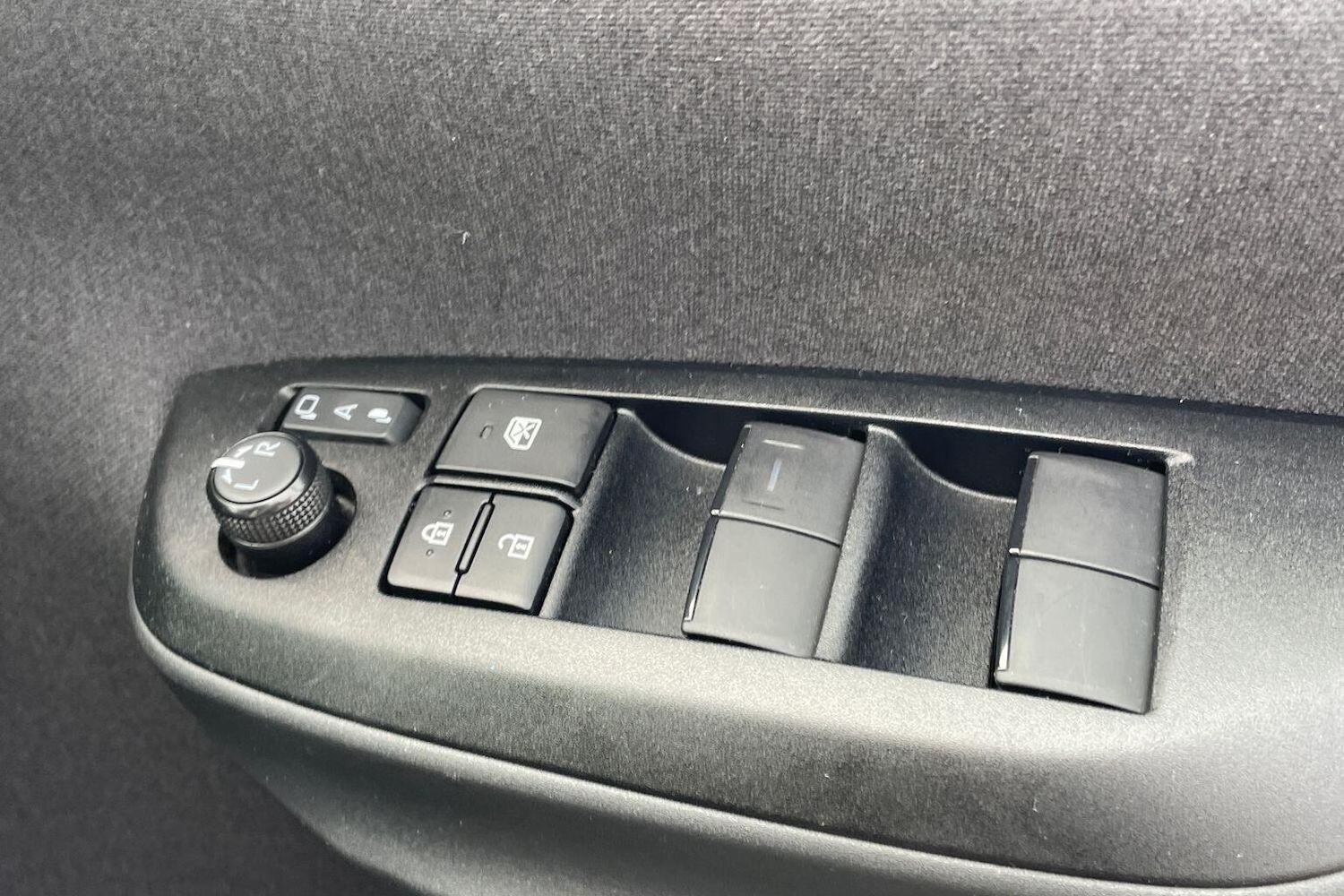 Used Toyota Yaris 2024 for sale - 76677228: Photo 21