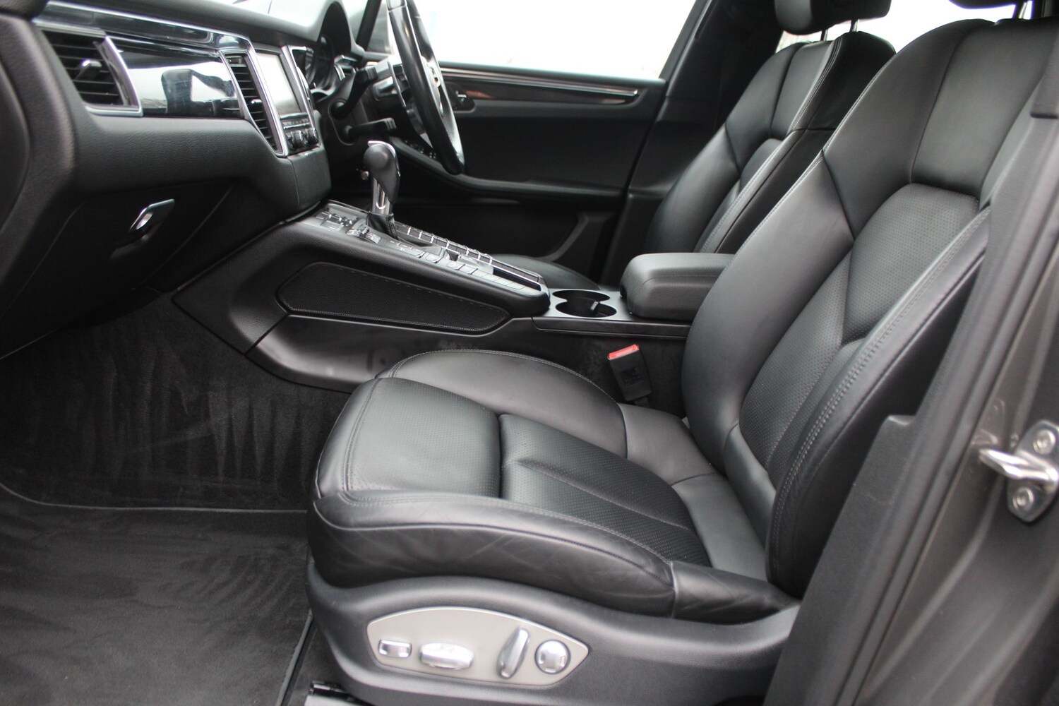 Used Porsche Macan 2015 for sale - 77494875: Photo 19