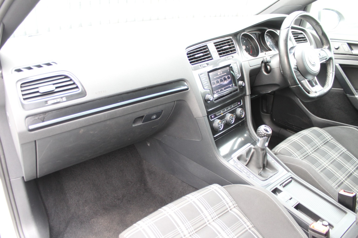 Used Volkswagen Golf 2015 for sale - 77085330: Photo 25