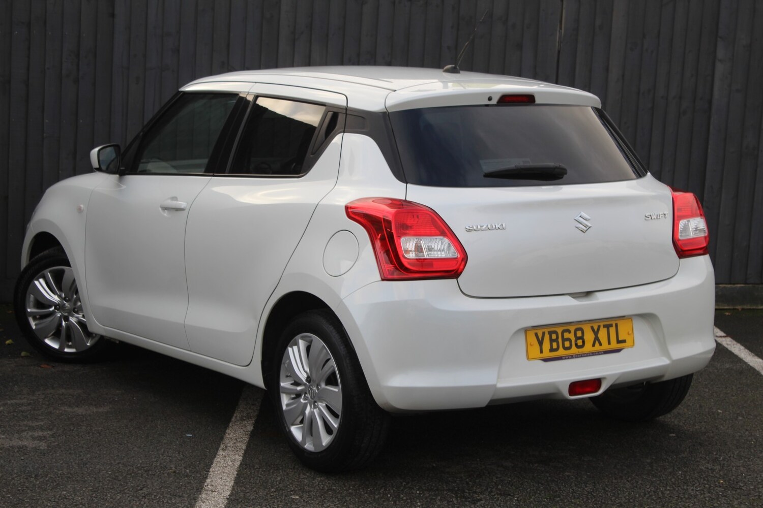 Used Suzuki Swift 2018 for sale - 76924297: Photo 5