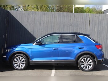 Used Volkswagen T-Roc 2018 for sale - 77558618: Photo