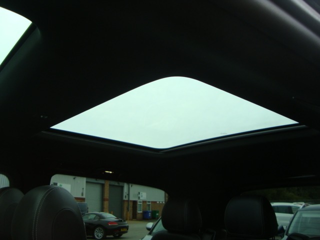 Used Mercedes-Benz V-Class 2022 for sale - 76348670: Photo 12