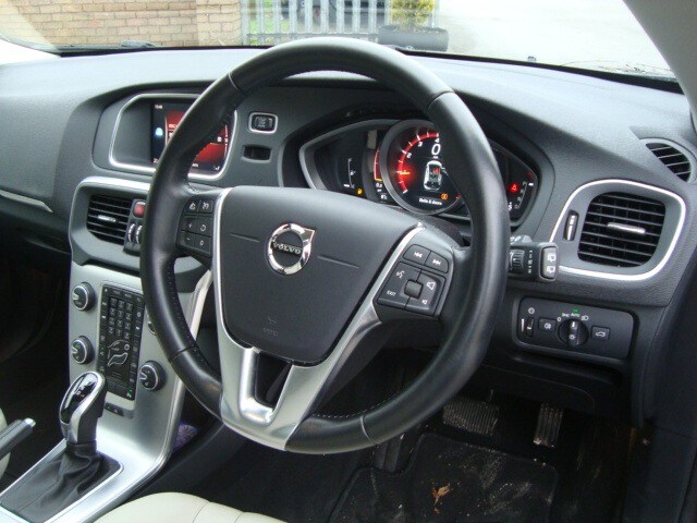 Used Volvo V40 2017 for sale - 77240454: Photo 12