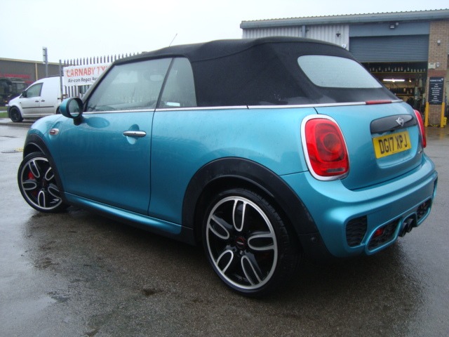 Used MINI Convertible 2017 for sale - 77453656: Photo 2