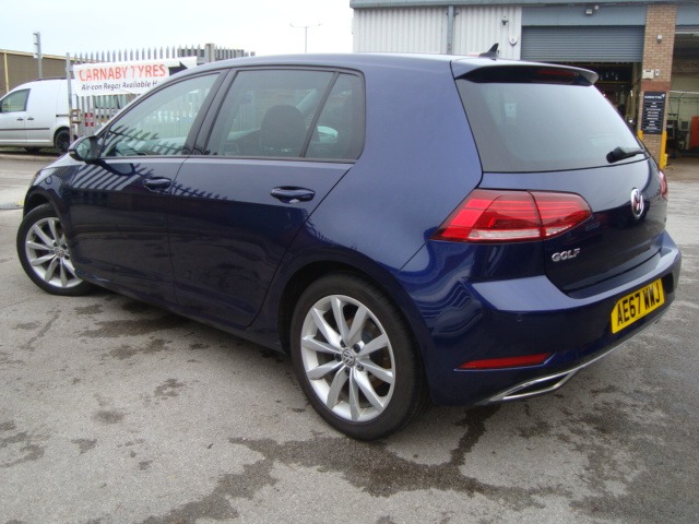 Used Volkswagen Golf 2017 for sale - 76714108: Photo 2