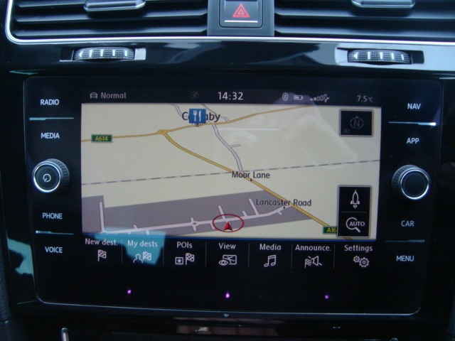 Used Volkswagen Golf 2017 for sale - 76714108: Photo 24